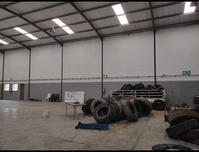 580M² WAREHOUSE TO LET IN BELLVILLE SOUTH